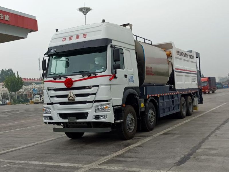 一站通道路養(yǎng)護設備公司纖維同步碎石封層車助力**老區(qū)公路建養(yǎng)